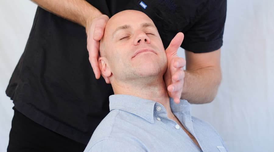 Chiropractor or Osteopath - What Do I Need? - Vale Health Clinic in Tunbridge Wells
